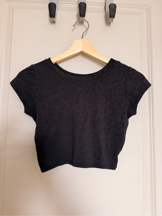 Bombshell Sportswear Tops - Bombshell Sportswear Black Leopard-Textured Cropped Tee